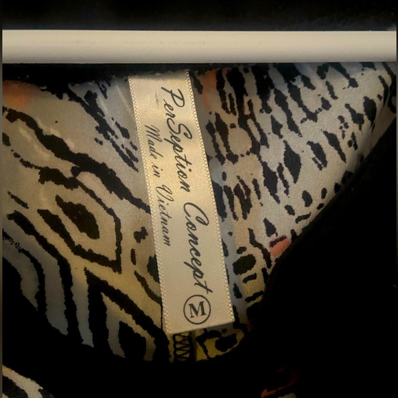 Women sleeveless blouse - Picture 2 of 3